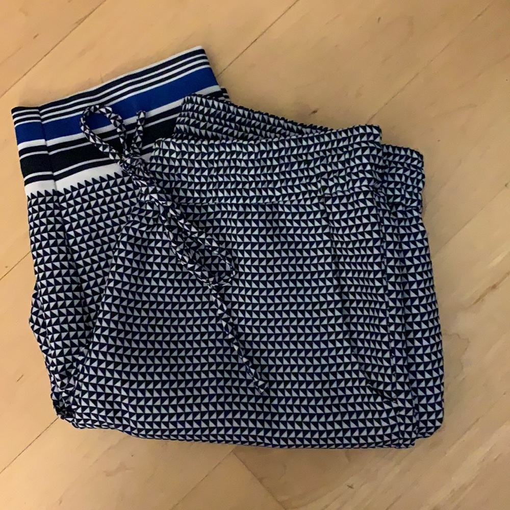 Patterned lightweight crop pants